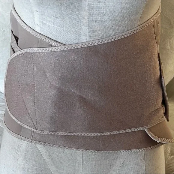 Elegant Tan Women's Belt - Picture 1 of 4